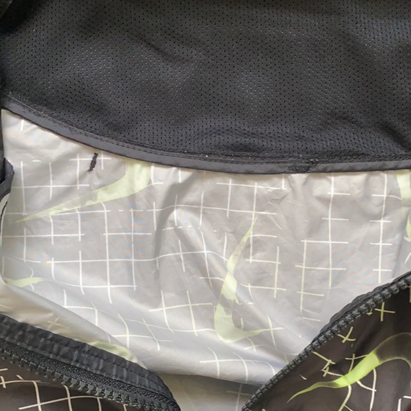 Nike Windbreaker - Picture 6 of 9